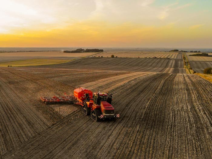 Crops being drilled in Oxfordshire. iStock.com/Paul Brown